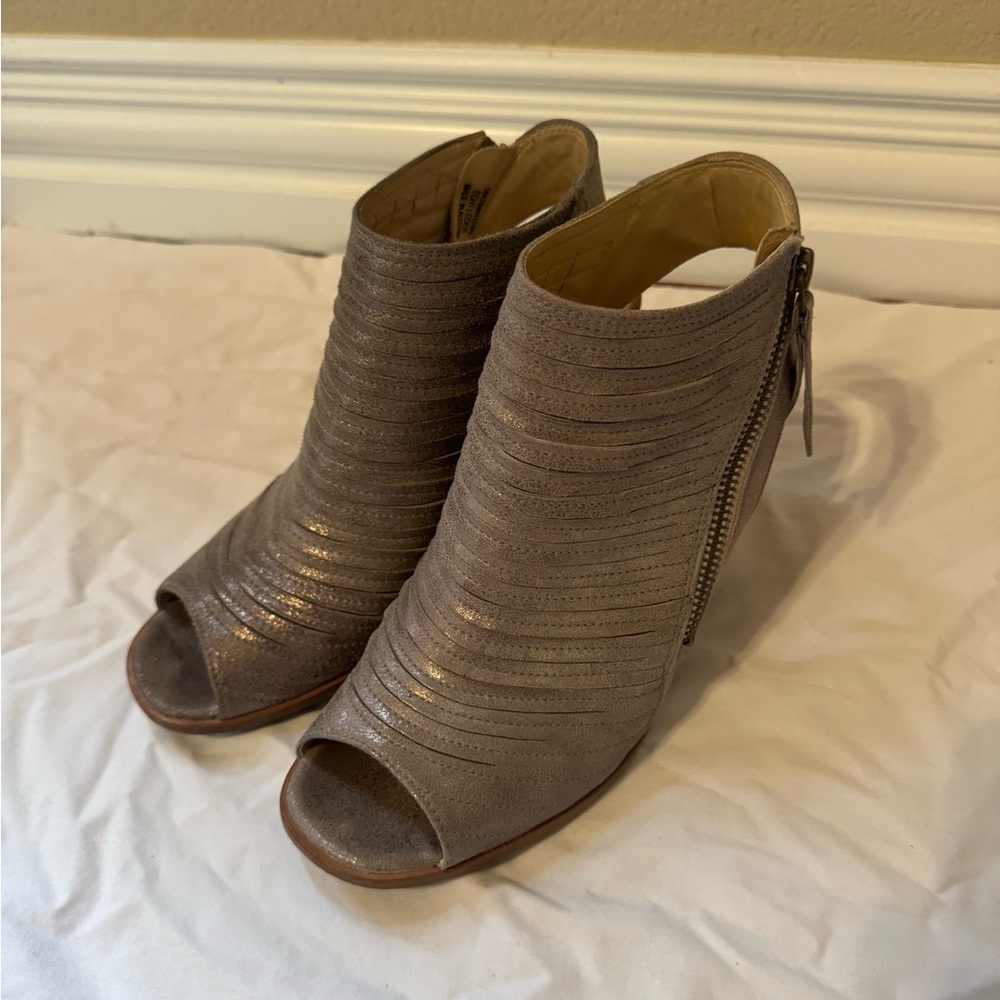 Paul greens cayenne peep toe bootie, size 7.5